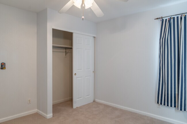 Building Photo - 2815 Decatur Dr