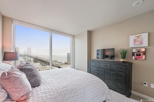 Building Photo - 425 1st St