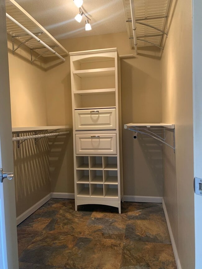 Building Photo - 11 Newcastle Dr