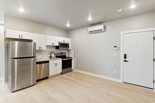 Building Photo - 316 S 52nd St