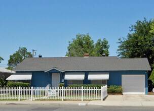 Building Photo - Cute and updated home near McLane High Sch...