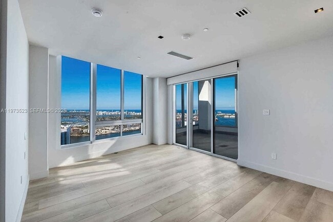 Building Photo - 465 Brickell Ave