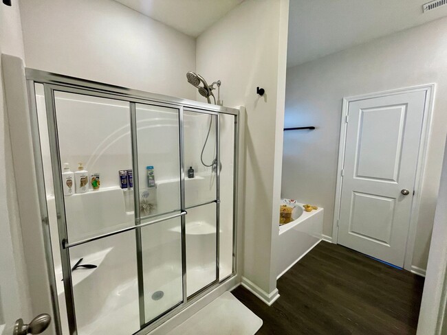 Building Photo - 3 Bed 2 Bath Available Now In Mccordsville!