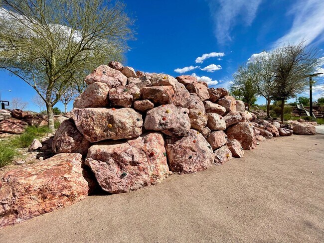 Building Photo - 3 BED 2.5 BATH 2 CAR GARAGE TOWNHOME FOR RENT IN CADENCE MASTER PLANNED COMMUNITY