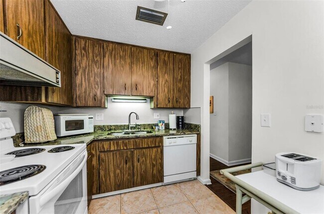 Building Photo - 2700 Bayshore Blvd