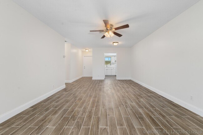 Building Photo - 2567 Dudley Dr E
