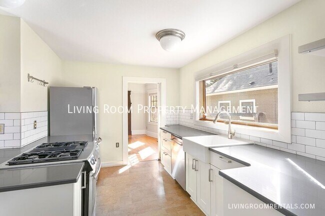 Building Photo - 5119 NE 27th Ave