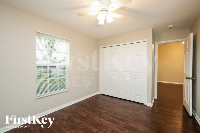 Building Photo - 4725 22nd St SW
