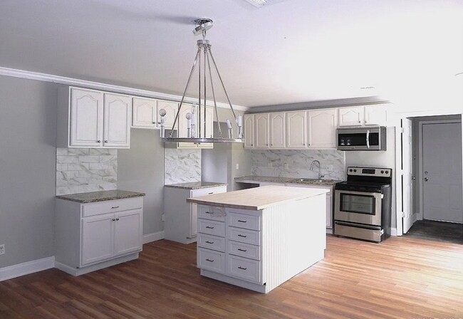 Building Photo - 2724 Endicott Dr