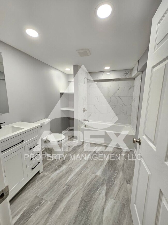 Building Photo - Renovated Craftsman Style 2 Bd 1- Ba Single Family Home with off street parking mins from Downtown!