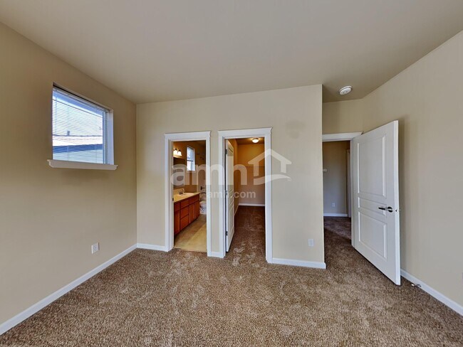 Building Photo - 125 Wild Rose St