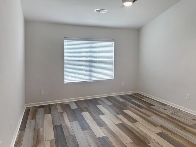 Building Photo - 1019 Gold Cir