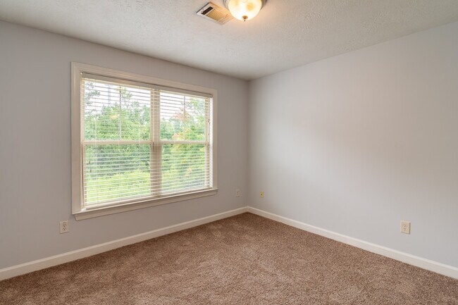 Building Photo - 310 Connor Cir
