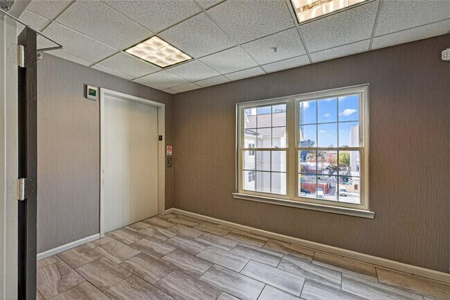 Building Photo - 1075 Peachtree Walk NE