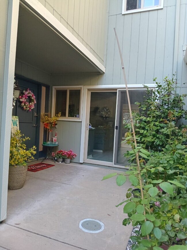 Building Photo - 7551 Maywood Dr