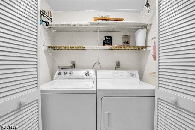 Building Photo - 5905 Trailwinds Dr