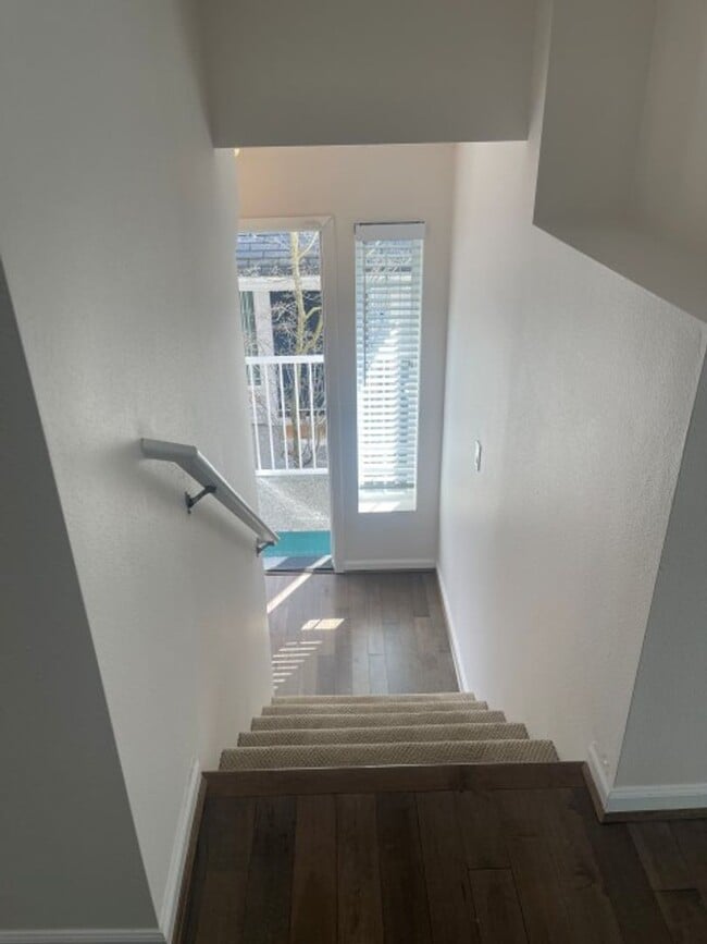 Building Photo - 3bd/2.5ba Lynnwood Townhome