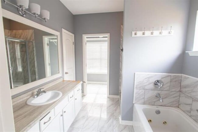 Building Photo - 3430 Roxee Run Cv