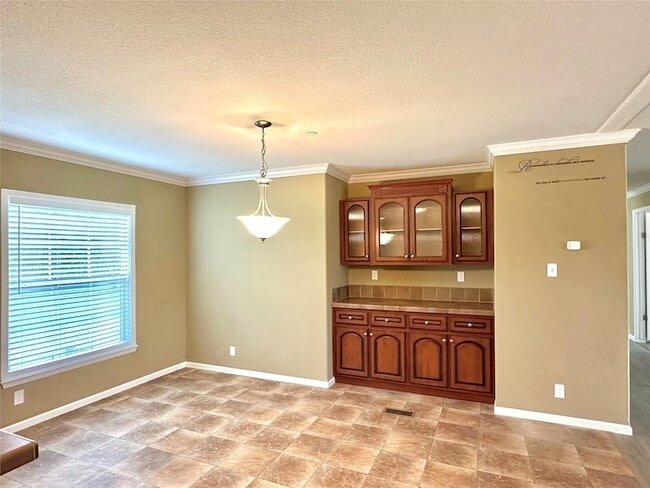 Building Photo - 831 Country Club Rd