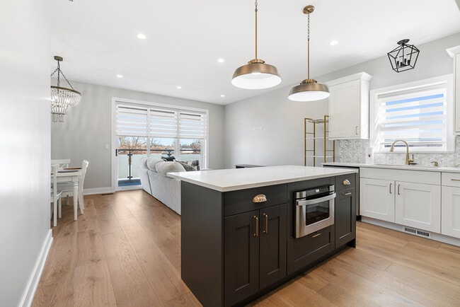 Building Photo - 5120 N Elston Ave