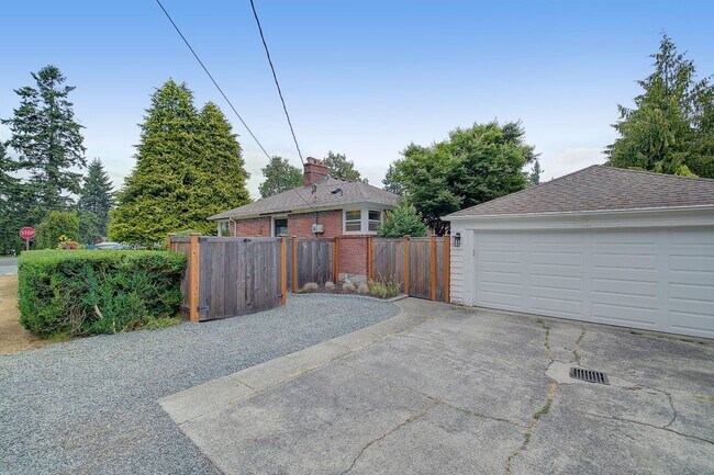 Building Photo - 4Bd/1.75Ba Edmonds House