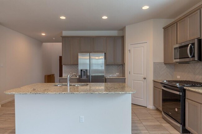 Building Photo - 205 Falkland St