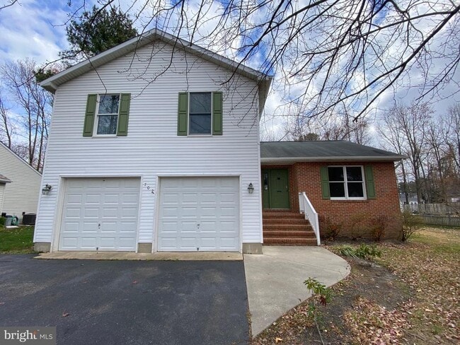 Building Photo - 702 Cloverfields Dr