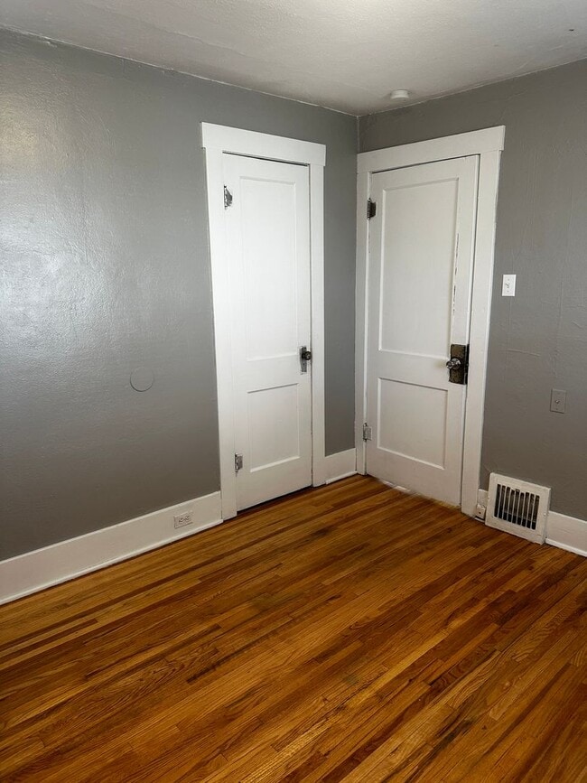 Building Photo - 4 Bedroom - AVAILABLE NOVEMBER 7th!