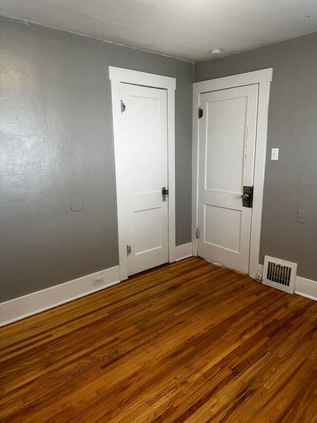 Building Photo - 4 Bedroom