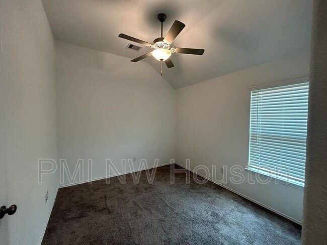 Building Photo - 10022 Granite Grove Ln