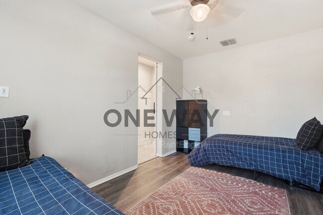 Building Photo - 9854 Thatcher Ave