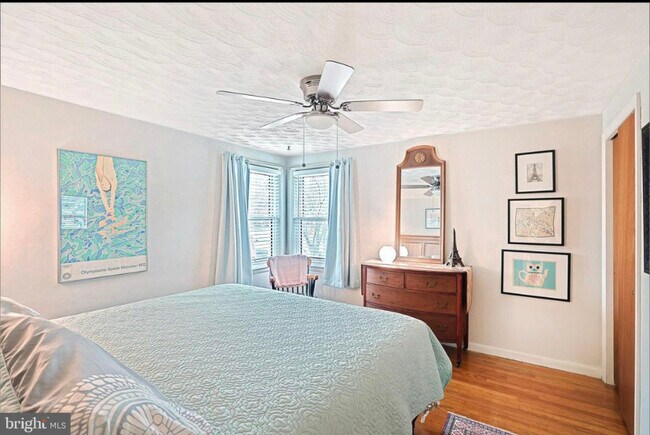 Building Photo - 271 Haybrook Dr