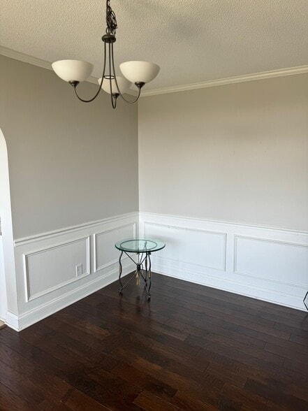 Dining area showing updated neutral wall color - 501 Slaters Ln