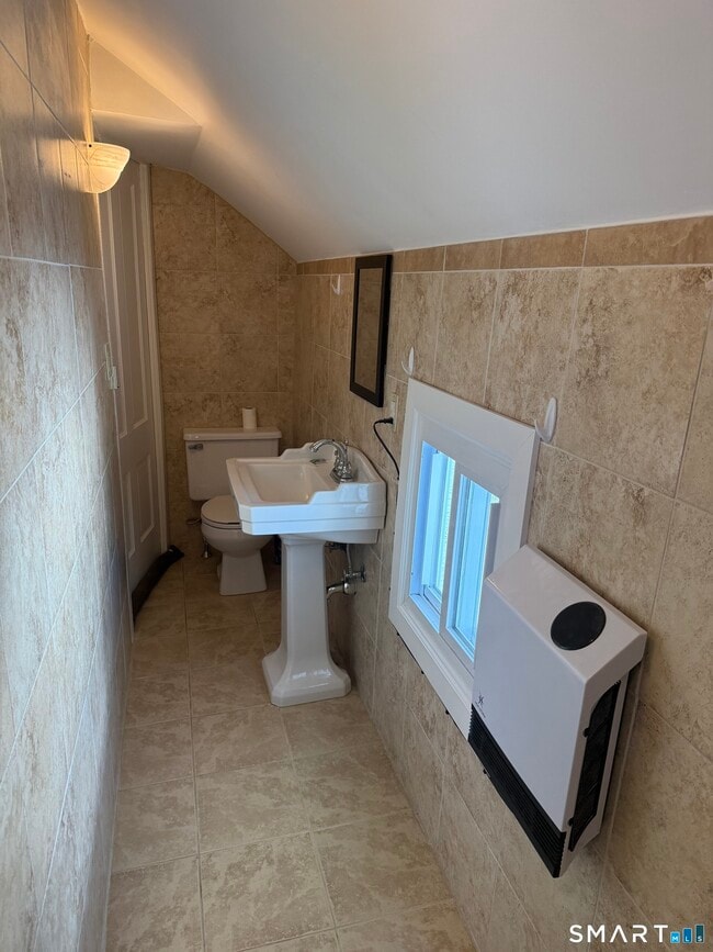 Building Photo - 85 Maple St