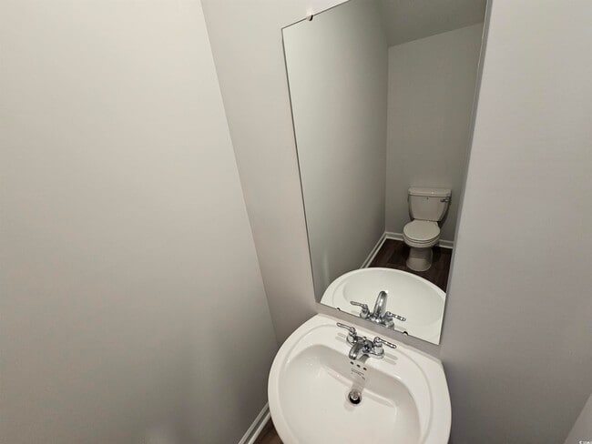 Building Photo - 805 Wapama St