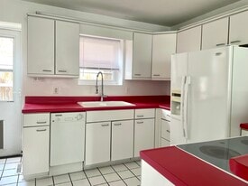 Building Photo - 118 S 26th St