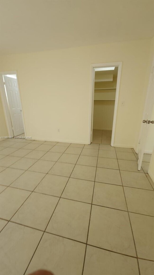 Building Photo - 2121 NE 168th St