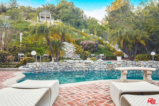 Building Photo - 6111 County Oak Rd