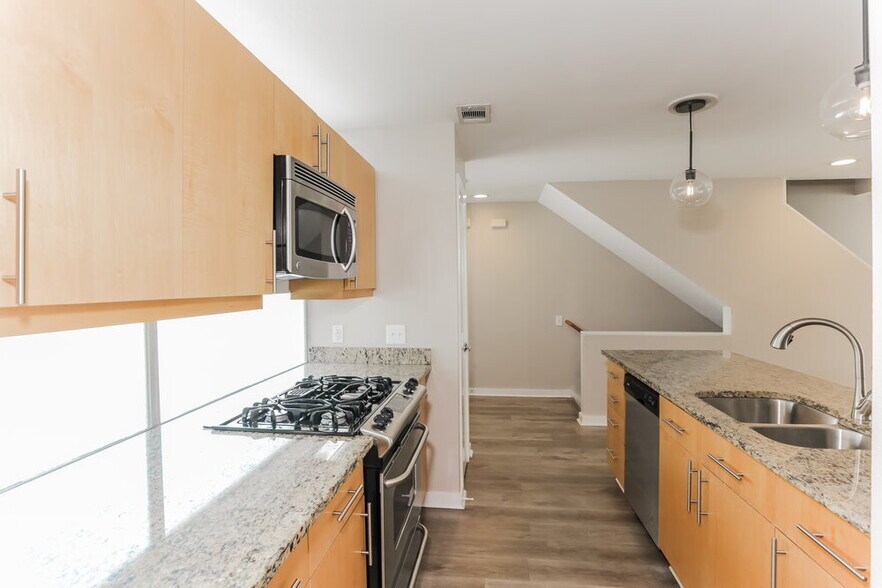 Building Photo - 4614 Lester Dr