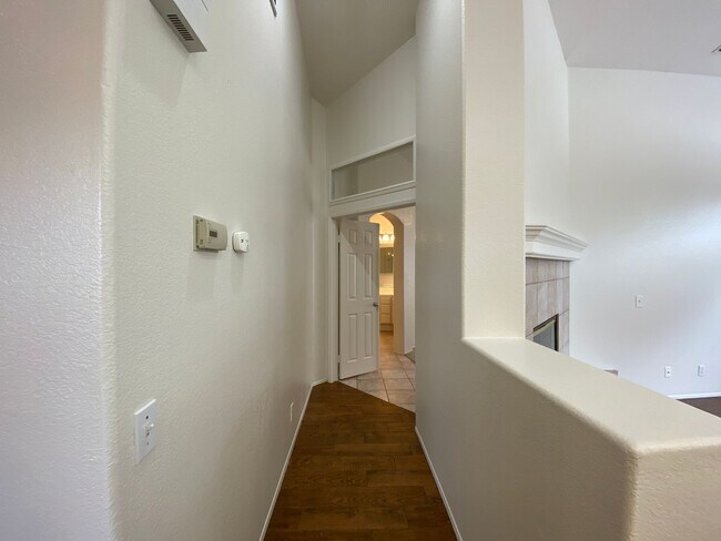Building Photo - Spacious 3 Bedroom, 2 Bath located in Treasures of Caste Creek Community!