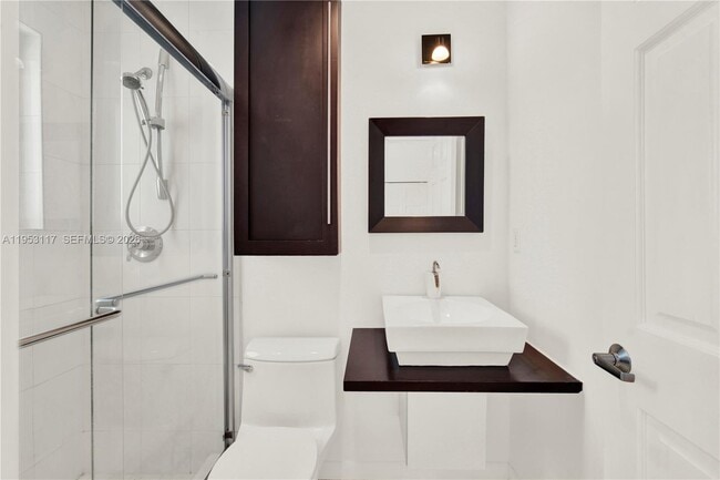 Building Photo - 527 SW 20th Rd