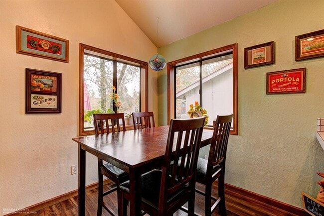 Building Photo - Beautiful 3 bedroom, 3 bath home in Lake W...