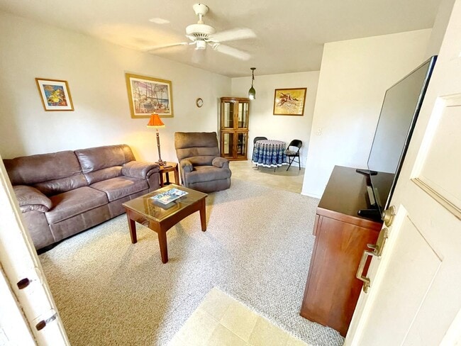 Building Photo - Southpointe - Furnished 2 Bed / 1 Bath Ground Floor Unit w/fenced in yard