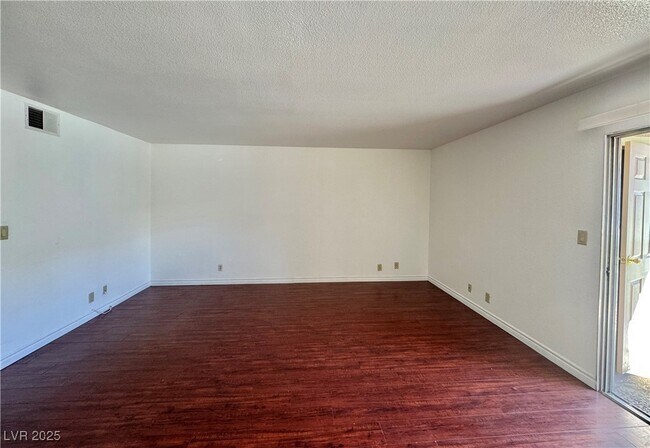 Building Photo - 5422 River Glen Dr