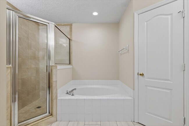 Building Photo - Middleburg Home with Office Space