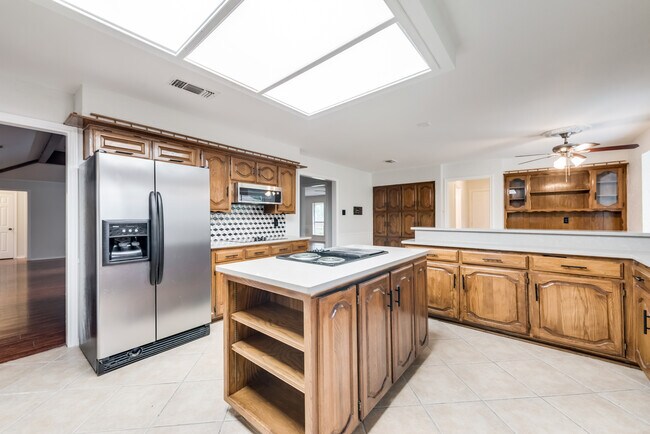 Building Photo - 923 S Greenstone Ln