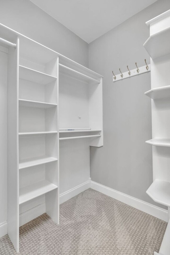 Building Photo - Stunning rental home on a premium lot in s...