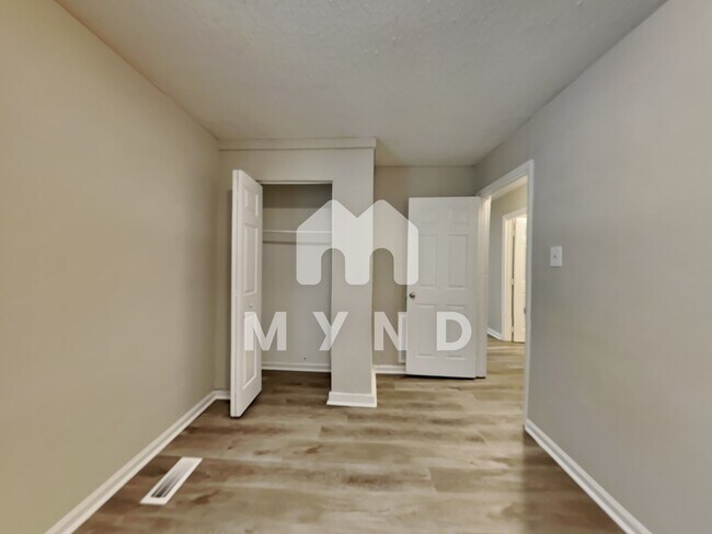 Building Photo - 1600 Poole Rd Unit A