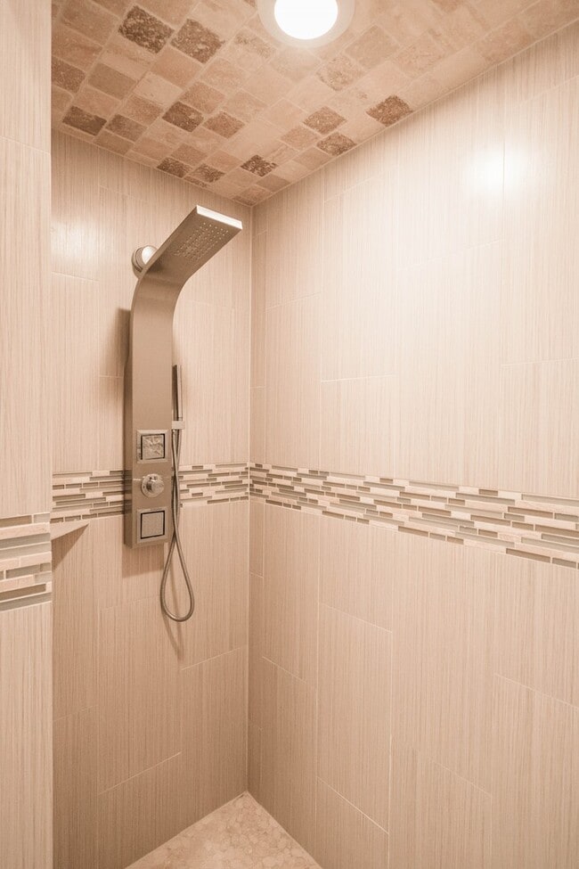 Building Photo - 2/2/1 Condo in Town Creek / Walk to Dos Rios / Fridge, Washer & Dryer Included / Balcony / NBISD