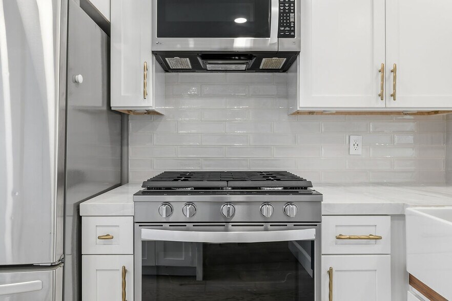 Building Photo - 501 Herondo St